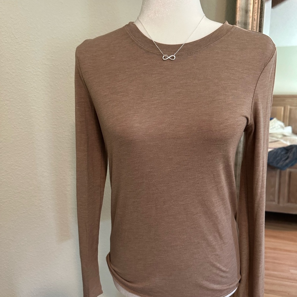 Splendid Lightweight Long Sleeve Crew in Taupe